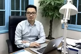 Lắp Đặt Cửa Xếp Lá Nhựa Trong Suốt 