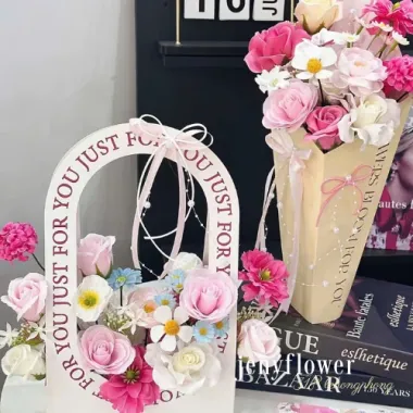 Giỏ Hoa Chữ – Món Quà Tinh Tế, Độc Đáo Gửi Trọn Yêu Thương Bền Đẹp Vĩnh Cửu