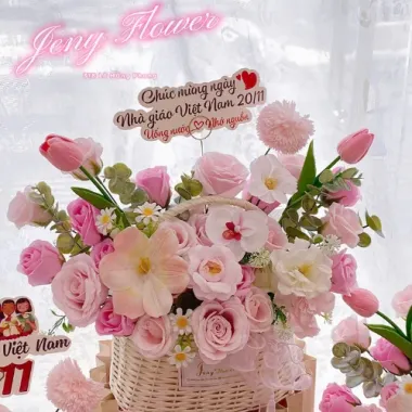 Giỏ Hoa Mây: Món Quà Tinh Tế Lưu Giữ Vẹn Nguyên Từng Khoảnh Khắc Yêu Thương