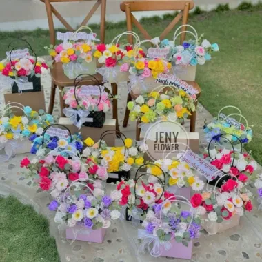 Giỏ Hoa Sáp Đủ Màu: Món Quà Vĩnh Cửu Lan Tỏa Yêu Thương Bền Chặt