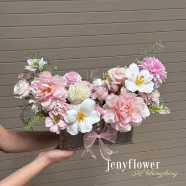 Khám Phá Giỏ Mica Hoa Sáp Mix Hoa Lụa: Món Quà Vĩnh Cửu Tinh Tế Cho Mọi Dịp Đặc Biệt