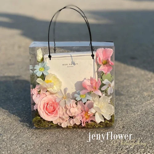 Túi Hoa Sáp Quai Đen: Món Quà Tinh Tế, Gửi Trọn Yêu Thương Bền Lâu